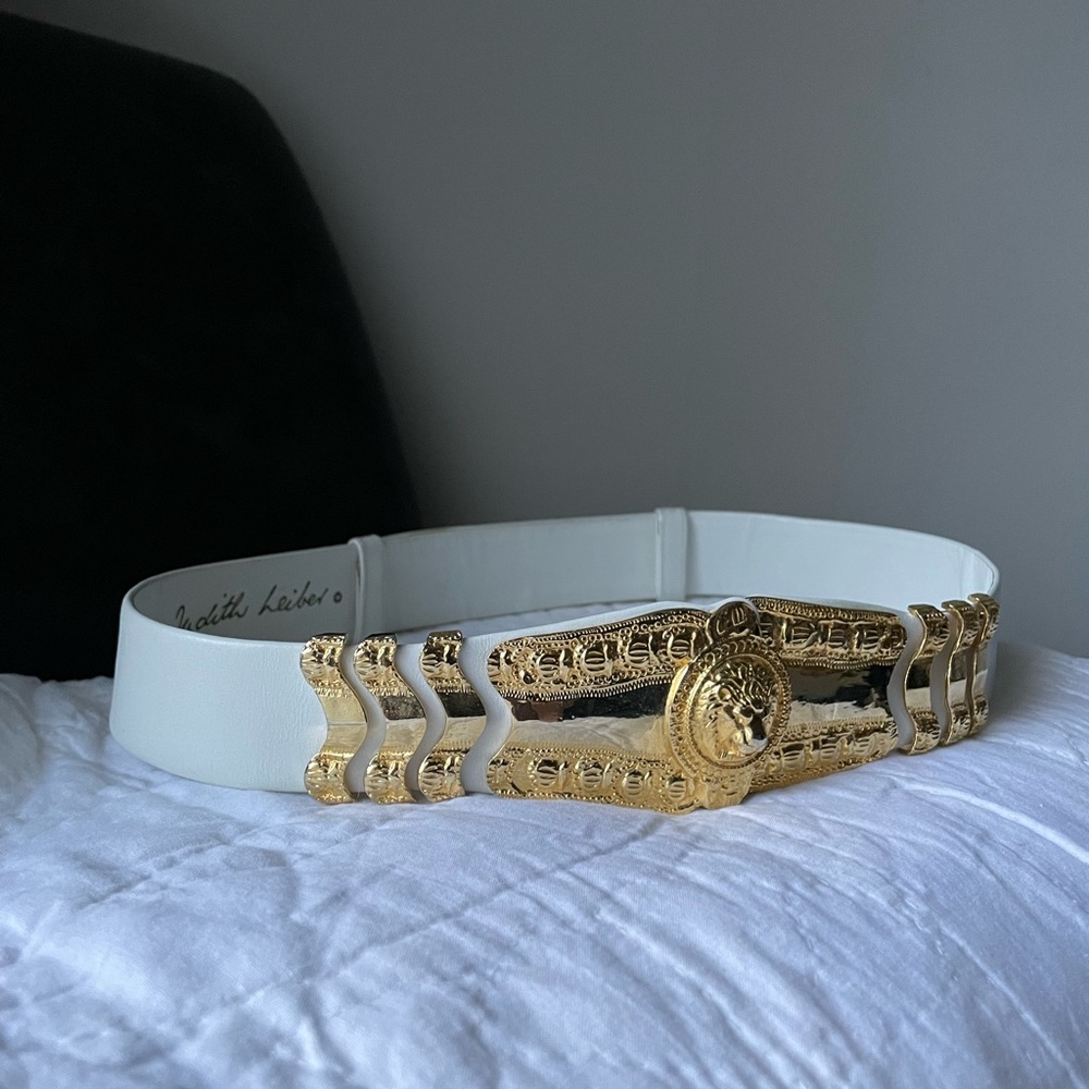 Judith Leiber White Belt w/Lion Head